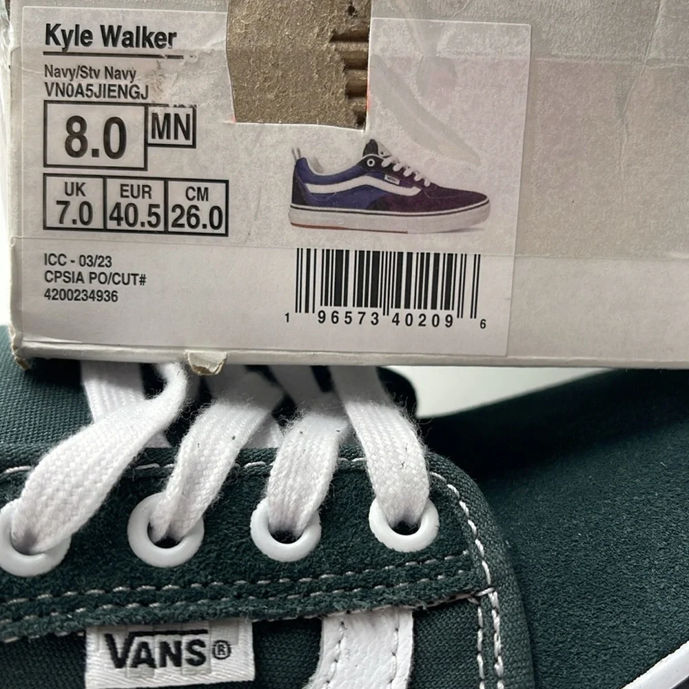 Vans Men’s Kyle Walker
Navy/Stv Navy
VN0A5JIENGJ
Sneakers - Picture 16 of 16